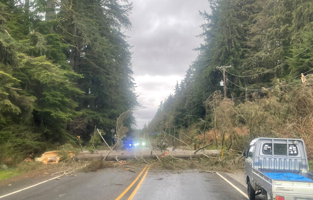 #BCstorm update: Severe winds and heavy rain have caused power outages for more than 240,000 customers across the Lower Mainland, Sunshine Coast, Vancouver Island and the Gulf Islands. All available crews are working around the clock today to restore power as quickly and safely