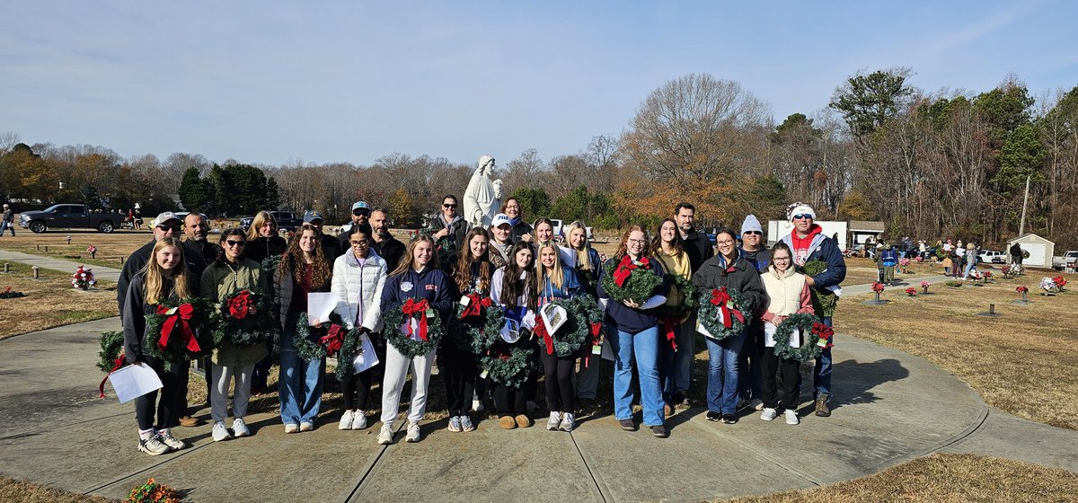 With <a href="/WreathsAcross/">Wreaths Across America</a>, we honor vets who put "everything" on the line for our way of life, allowing us to play the game we love, among all other things we know. Some, surely, have no family left, so today, it ensured these Heroes are not forgotten. <a href="/alpost116/">American Legion Post 116</a> <a href="/USASBCarolinas/">USA Softball of The Carolinas</a> 🇺🇸🥎💪