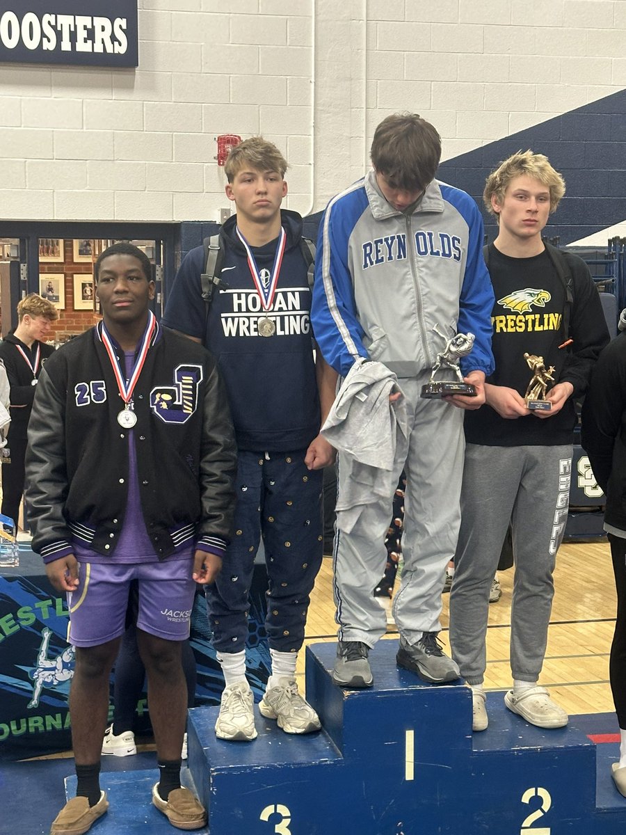 Congratulations to our 2 placers from the Solon Comet Classic! James (Tad) Holzapfel placed 4th at 175 lbs and Peyton Weigand placed 3rd at 190 lbs. Great job and #GoKnights