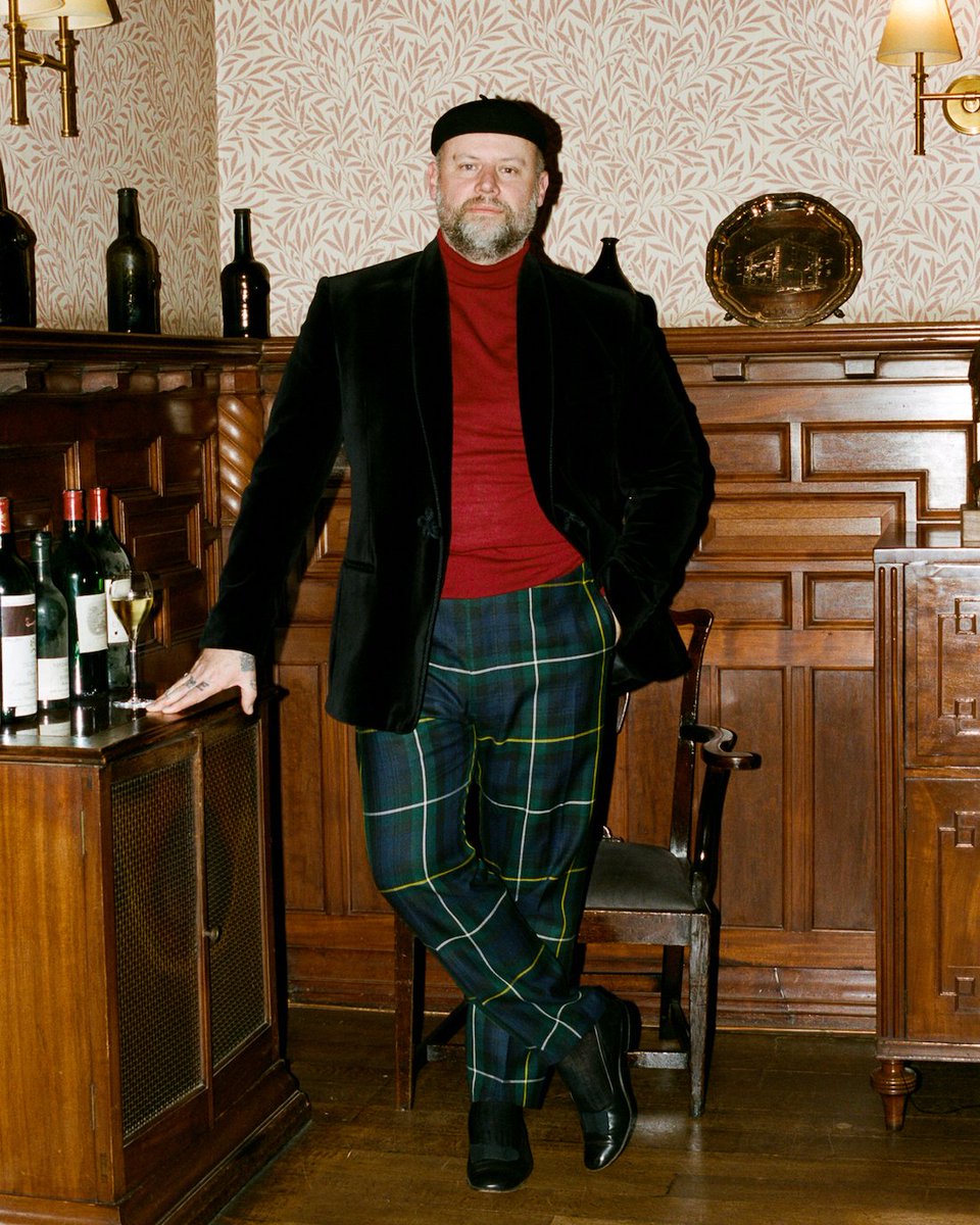 dieworkwear's tweet photo. For men who love that era, you can still wear an opera pump today. The men I know who wear formalwear and cocktail attire best still wear them. Doing so requires some self-confidence and a willingness to stand out. To me, this looks tremendously elegant: https://t.co/eN41NJyOaz