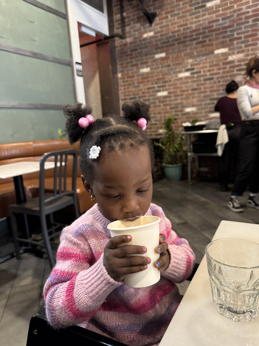 1800HOTMOM's tweet image. hot chocolate put my girl in a coma