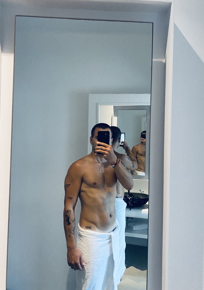 #island #bath #towel #shower #gym #home #feet #abs #tanning #gymbody #picoftheday #bodyfreedom #tattoo #nude #feet