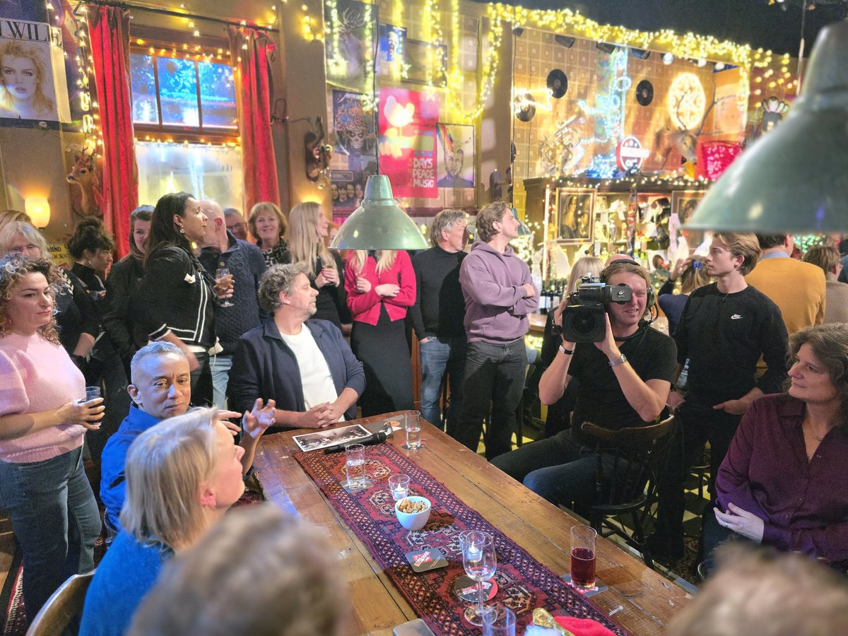 De kerst komt er nu echt aan. Opnames <a href="/Top2000agogoNTR/">Top 2000 a Gogo</a> in Beeld en Geluid.