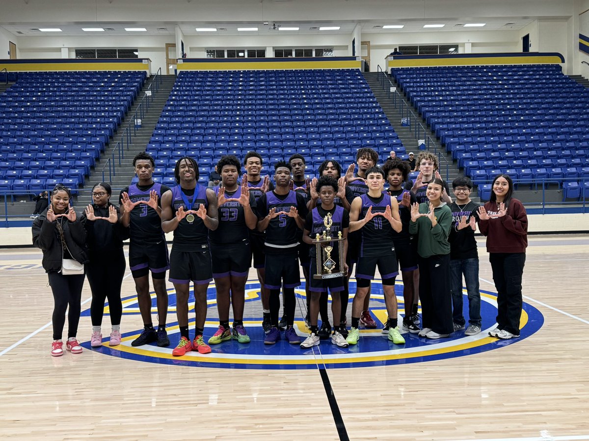 WacoUbasketball's tweet photo. University 65
Richland 51

@London_Smith1 22 pts 5 asts 6 Rebs tournament MVP
@drerutledge0 12 pts 6 asts 7 Rebs 
@keandrebrooks0 10 pts 6 asts

@hoopinsider @AlamoCityHoops1 @chadvautherine @Centex_Recruits @TexasHoopsGASO @WacoISD @WacoTribSports https://t.co/f88hAxH2Ap