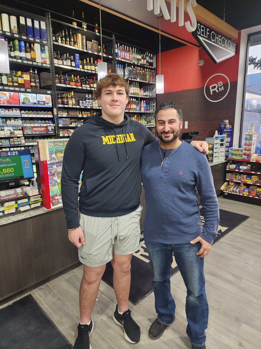 BobbyKanka1's tweet photo. Go to gas station! Nobody better than Red Barn Market! Shop at your local Red Barn Market in Pinckney, South Lyon, and Fenton!!
#redbarnmarket https://t.co/hEbYiXXyBs