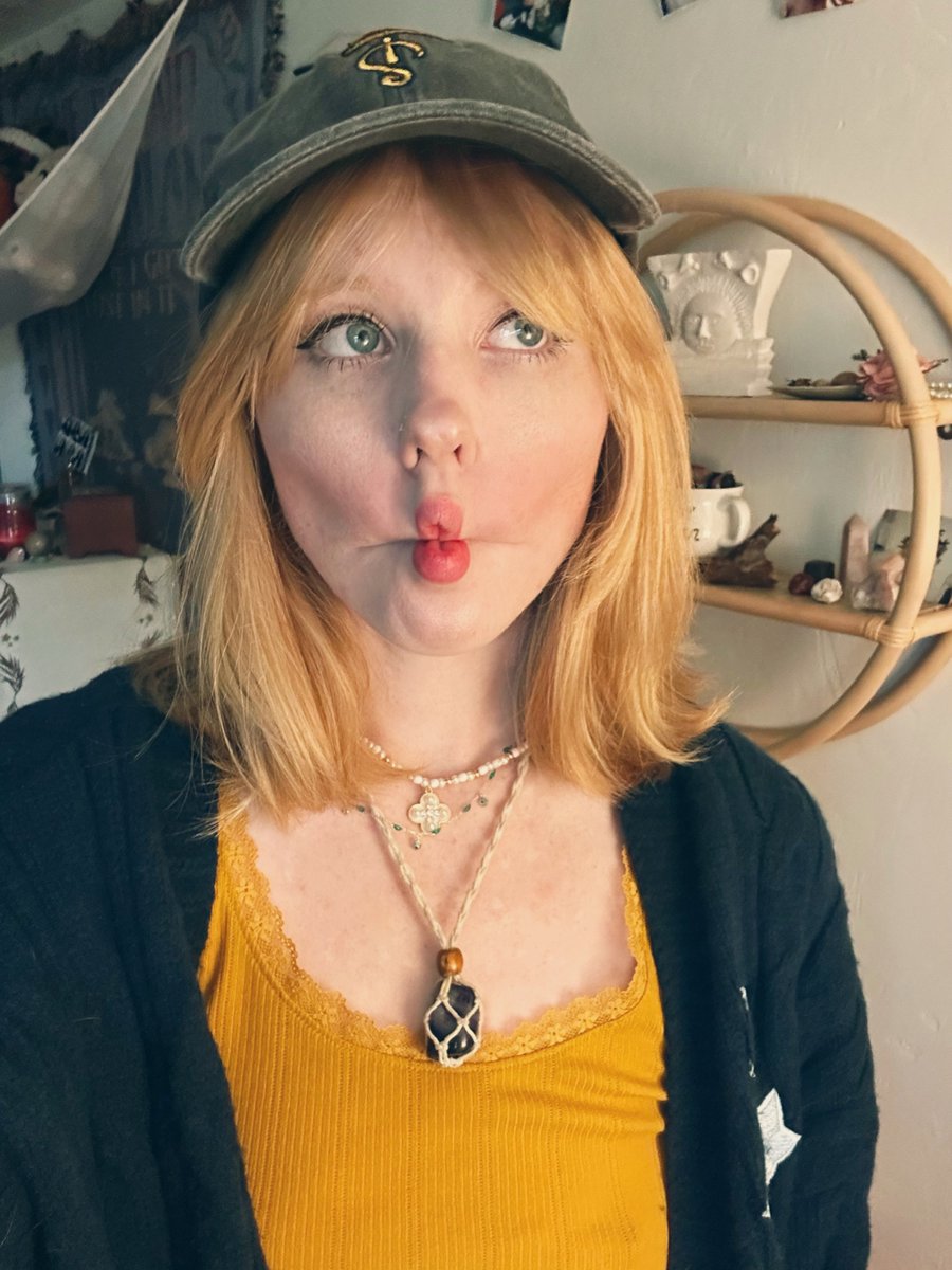 Happy Gemini Full Moon from your local Aquarius rising ✨💛

Shop the necklace here: 
beadjeweledbeads.myshopify.com/products/garde…