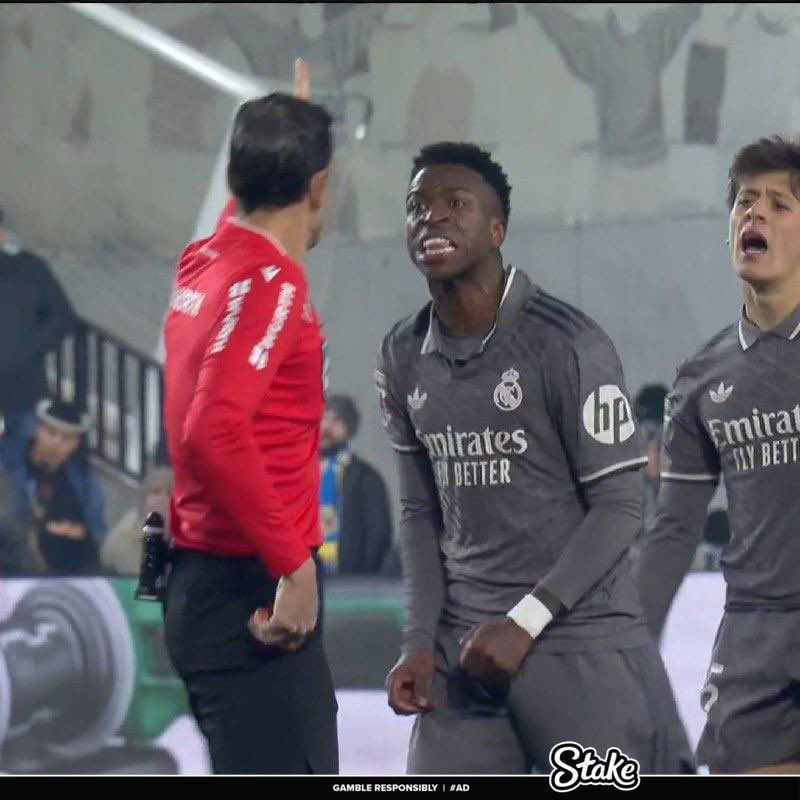 cfc_felixx's tweet photo. Some moments when Vinicius Jr forgot 
"𝗜 𝗷𝘂𝘀𝘁 𝘄𝗮𝗻𝘁 𝘁𝗼 𝗽𝗹𝗮𝘆 𝗳𝗼𝗼𝘁𝗯𝗮𝗹𝗹"

A Thread🧵 https://t.co/nzibh6s7Ny