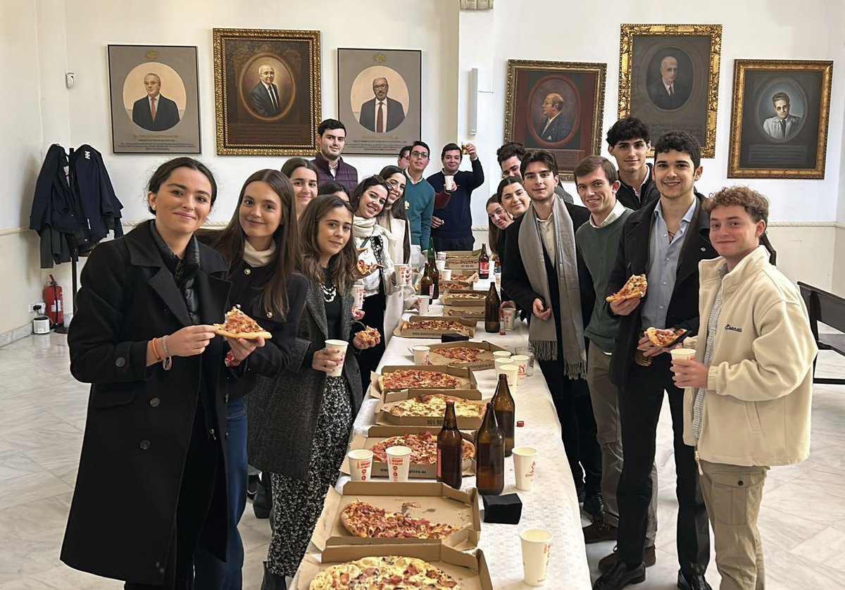 HdadGranPoder's tweet photo. La Juventud de la Hermandad ha tenido en el día de hoy el retiro de #Adviento dirigido por el sacerdote D. Manuel Martín Riego.
Posteriormente han disfrutado de una convivencia en las dependencias de la Hermandad.
#GranPoder2024 https://t.co/iBJpkERyWA