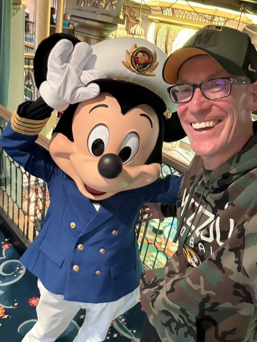BeOurGuestMike's tweet photo. Just met the Captain! But wait? We are moving at the same time!! #DisneyTreasure #TreasurePreview #DisneyCruise #DCL #DisneyHosted #WaltDisneyWorld #WDW #AnimalKingdomLodge #cruise #Epcot #travel #podcast #BOGP #MagicKingdom #Apple #ShotOniPhone https://t.co/1eUSuLKrB6