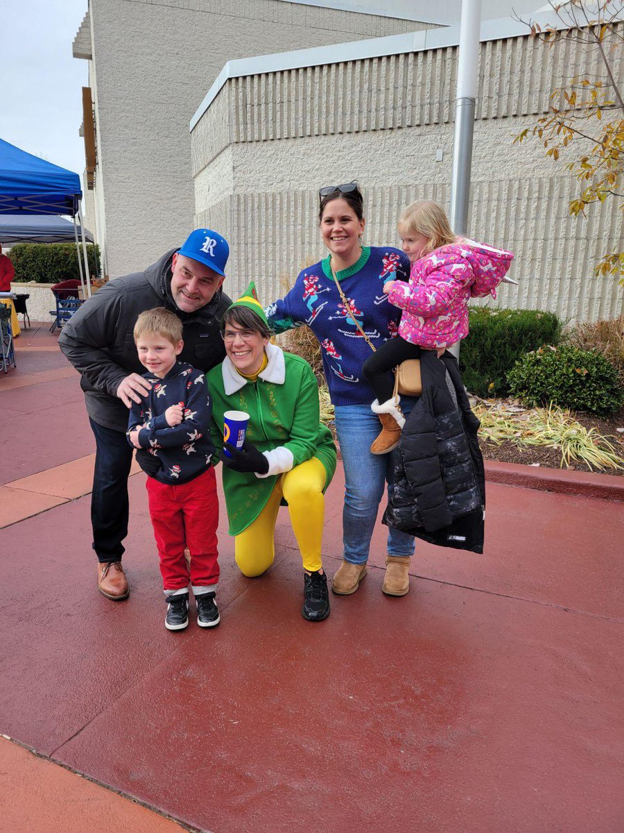 Dr. Clint Mitchell (@mitchemm13) on Twitter photo Our <a href="/SpotsySchools/">Spotsylvania County Public Schools</a> Teaching and Learning took Rover for a drive to the mall. Staff provided books 📚 and other literature to #WeAreSpotsy families as they enter the mall to shop. Thank you 🙏🏾 team. Our <a href="/SpotsySchools/">Spotsylvania County Public Schools</a> Teaching and Learning took Rover for a drive to the mall. Staff provided books 📚 and other literature to #WeAreSpotsy families as they enter the mall to shop. Thank you 🙏🏾 team.