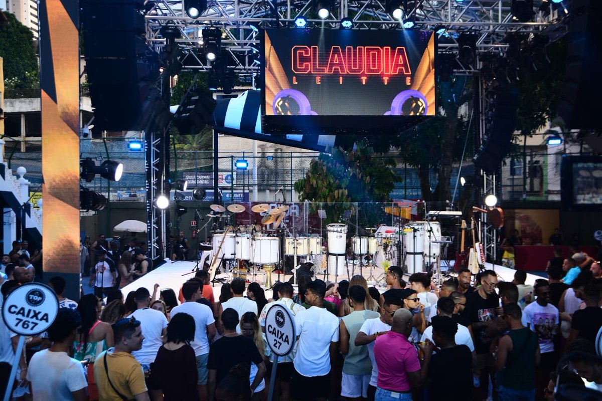 ibahia's tweet photo. #ENSAIODEVERÃO 🤩 - Claudia Leitte canta no meio do povo em ensaio no Candyall
📷 Joilson Cesar / PicNews
#iBahia #ClaudiaLeitte #Candyall #Salvador #Verão #Bolha https://t.co/rPmkeOuTOr