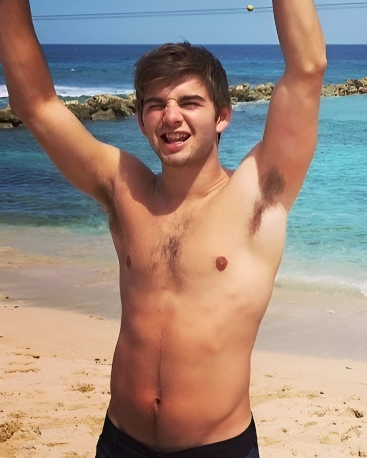 male_celeb_ass's tweet photo. Love his pits so bad https://t.co/Ovg3XLDvBZ