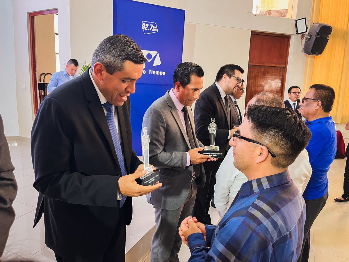 AdventistasMPN's tweet photo. 🤩Reconocemos y premiamos el esfuerzo de las #EscuelasBíblicasNT de más alto rendimiento de nuestra Misión Peruana del Norte 🙏🏼
#NuevoTiempo https://t.co/TtrB4x5QKD