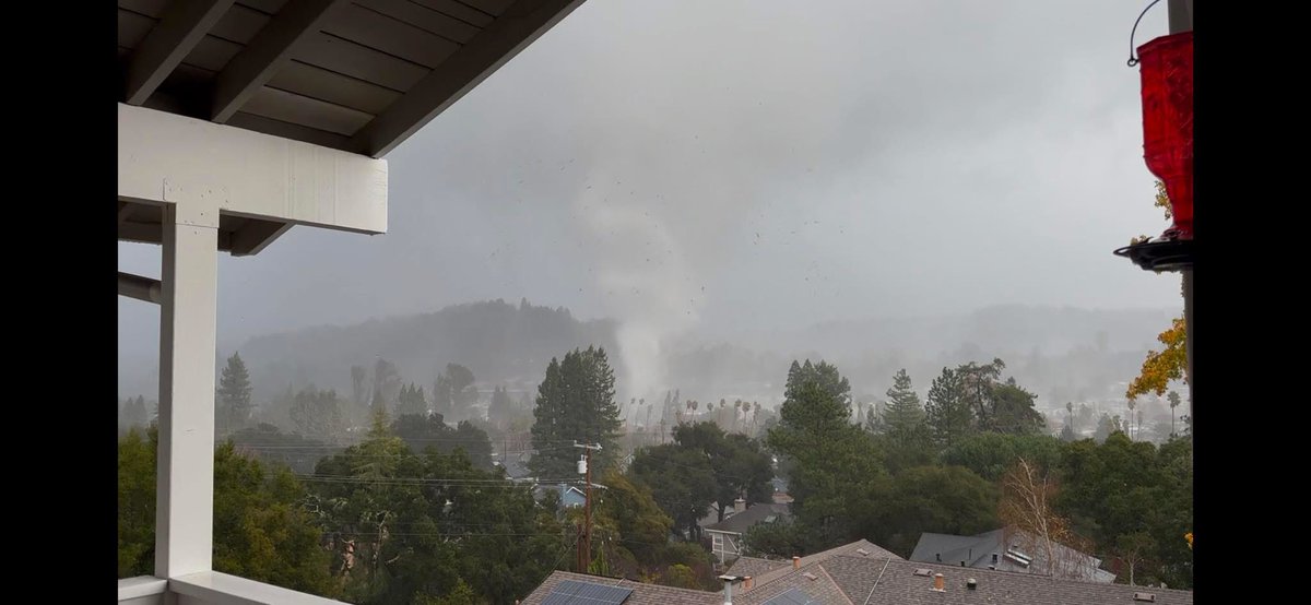 dralter1977's tweet image. Tornado in  Scotts Valley, CA. Four vehicles flipped, trees down, power lines down. #CAwx #tornado #scottsvalley #santacruz