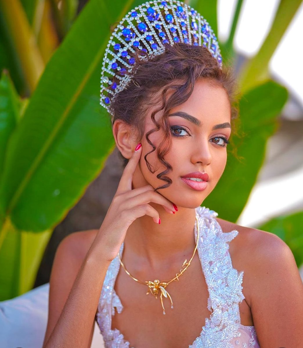 lisaleaveygent's tweet photo. Je tiens officiellement à annoncer que Miss France n’est PLUS un concours de beauté Miss Reunion pas dans les 15 sélectionnées alors qu’elle éteint 99% d’entre elles.. #MissFrance2025 https://t.co/TsMT36wpgE