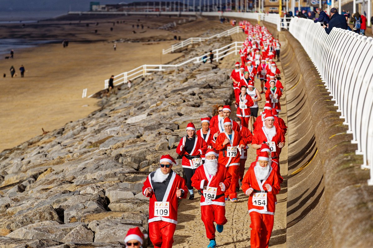 athenapics's tweet photo. #runners in #FatherChristmas #santaclaus costumes at this year's #Run4All 5km #SantaRun #Aberavon #seafront #PortTalbot #running #christmas #festive https://t.co/7VNuNkJXWY https://t.co/z4igtM4cSH