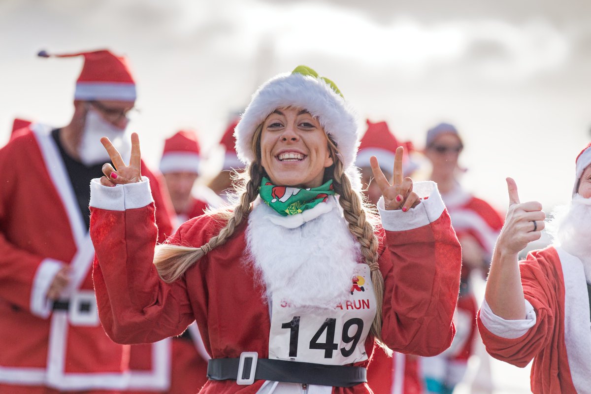 athenapics's tweet photo. #runners in #FatherChristmas #santaclaus costumes at this year's #Run4All 5km #SantaRun #Aberavon #seafront #PortTalbot #running #christmas #festive https://t.co/7VNuNkJXWY https://t.co/z4igtM4cSH