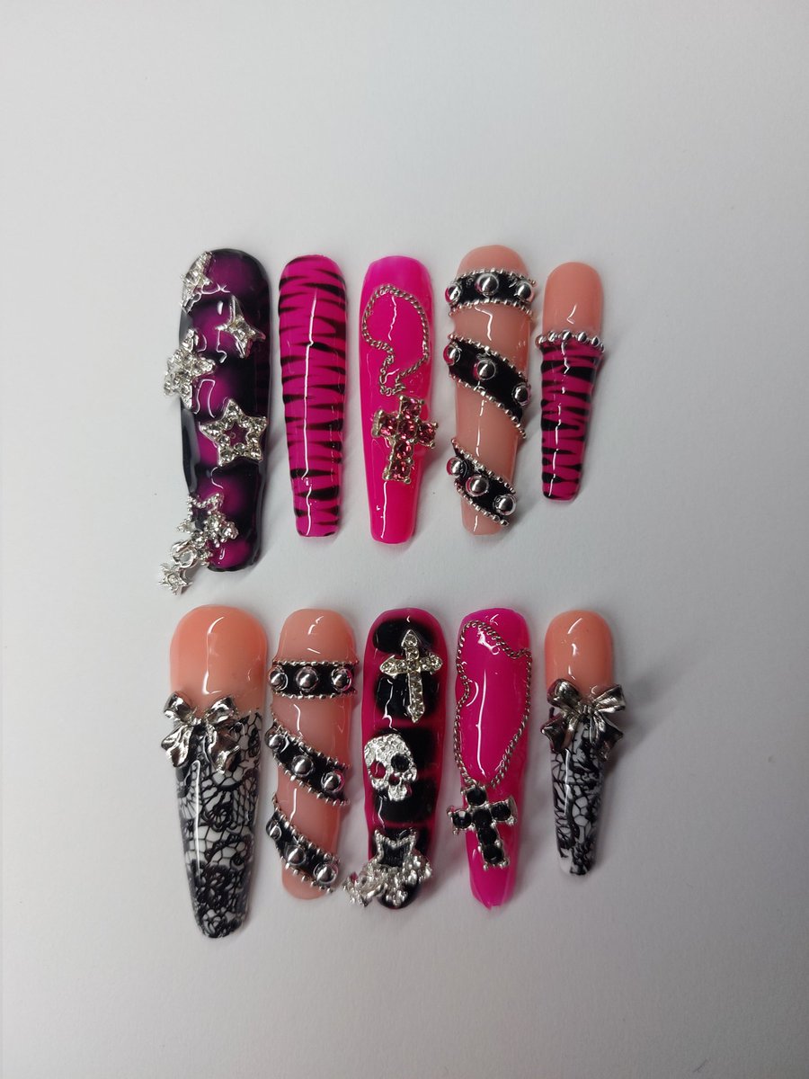 bibisclaws's tweet photo. Monster high nails 

#SmallBusiness #nails #newnailtech https://t.co/N7G5CpoFYI
