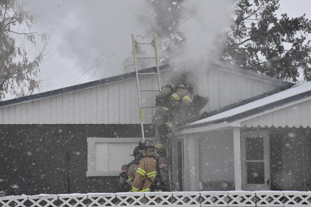 The Idaho Falls Fire Department responded to a structure fire Saturday afternoon on the 1600 block of West 145th North (County Line Road). 

Read more:

idahofallsidaho.gov/CivicAlerts.as…

#Firefighters #FireDepartment #IFFD