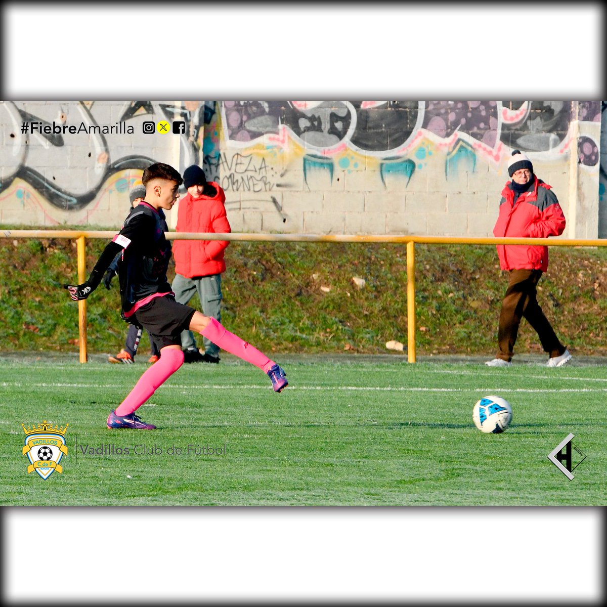 VadillosCF's tweet photo. @cdburgosud 0-5 Infantil "A" @carniceriasedano

Otra victoria del equipo de @DavidAld85, @Llorentee27 y @Mario_P_C, no paran...!!! 💪💛💙

➕️3️⃣ Jornada 10

#FiebreAmarilla #FamiliaVadillista 

📷 @javichicato https://t.co/2ikHBqSzSz