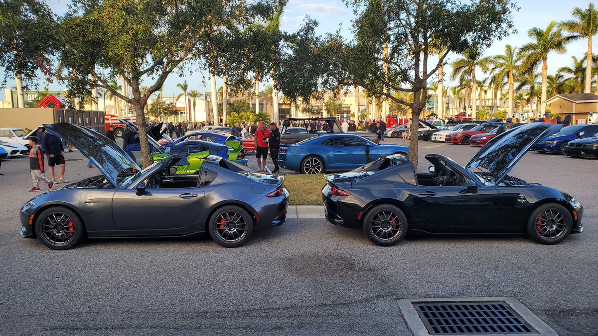 3SP_posts's tweet image. To cam or not to cam, that is the question. So we brought one of each to Saratota Cars &amp;amp; Coffee. Fencesitters rejoice!
#MiataSS #v8ndmiata #v8 #ls3 #500hpmiata #theBestIdeaEver #21stCenturyShelbyCobra