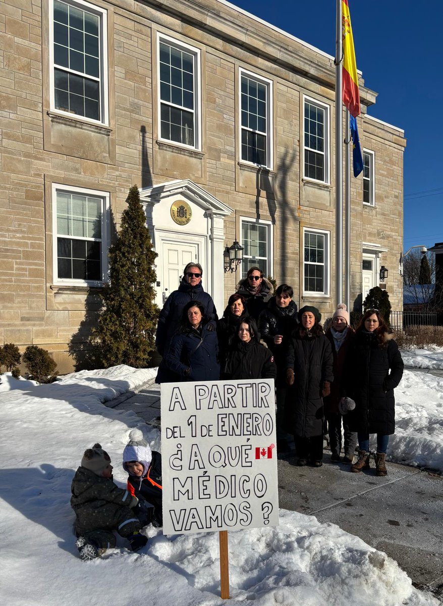 diplomaticosADE's tweet photo. También frente a la Embajada en Canadá se han manifestado funcionarios españoles preocupados por la continuidad de las prestaciones sanitarias a partir del 1 de enero https://t.co/L1iagSVKpz