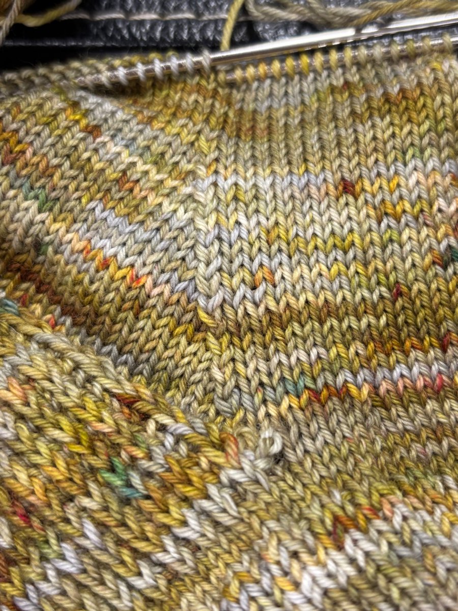 This is what Vibe Check! looks like knitted up 👀 
#HandDyedYarn #IndieDyer #TheZoneCast #AmberGris #Ethersea