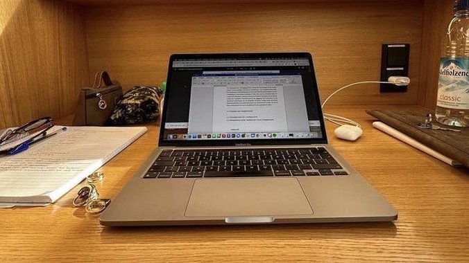 pilatesgirly's tweet image. drink your coffee, read your books and collect degrees