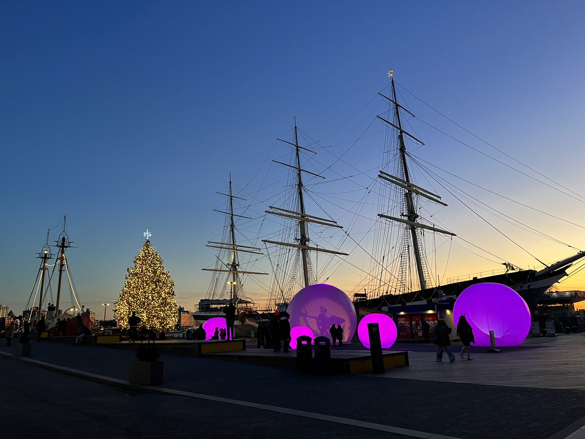.<a href="/SeaportMuseum/">Seaport Museum</a> Holiday Sunset