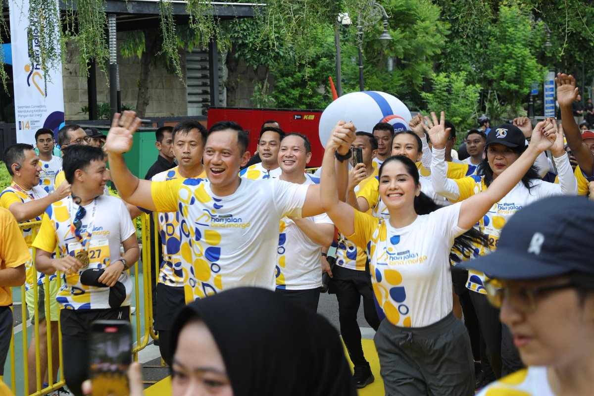 DemokratLmg's tweet photo. *Lepas Peserta Fun Run Kementerian PU, Menko AHY Tekankan Pentingnya Infrastruktur Beri Dampak Langsung ke Masyarakat* https://t.co/ZlHghPP42a