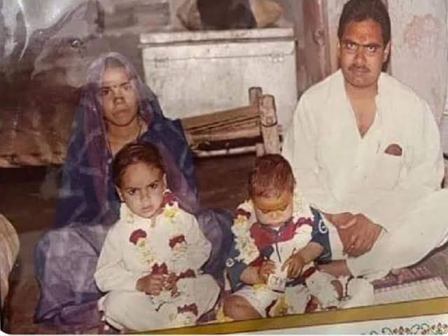 छोटे से गाँव से निकलकर पहली बार विधायक बनकर सीधे सीएम की कुर्सी पर विराजमान होने वाले <a href="/BhajanlalBjp/">Bhajanlal Sharma</a> जी को जन्मदिवस की मौकली बधाई और शुभकामनाएँ 
पर्ची वाला वो सुनहरा पल राजस्थान की राजनीति में नया भूचाल ला दिया, कई नेताओ की जड़े हिल गयी 
किस्मत हो तो भजनलाल जी जैसी 🎂🎉🙏