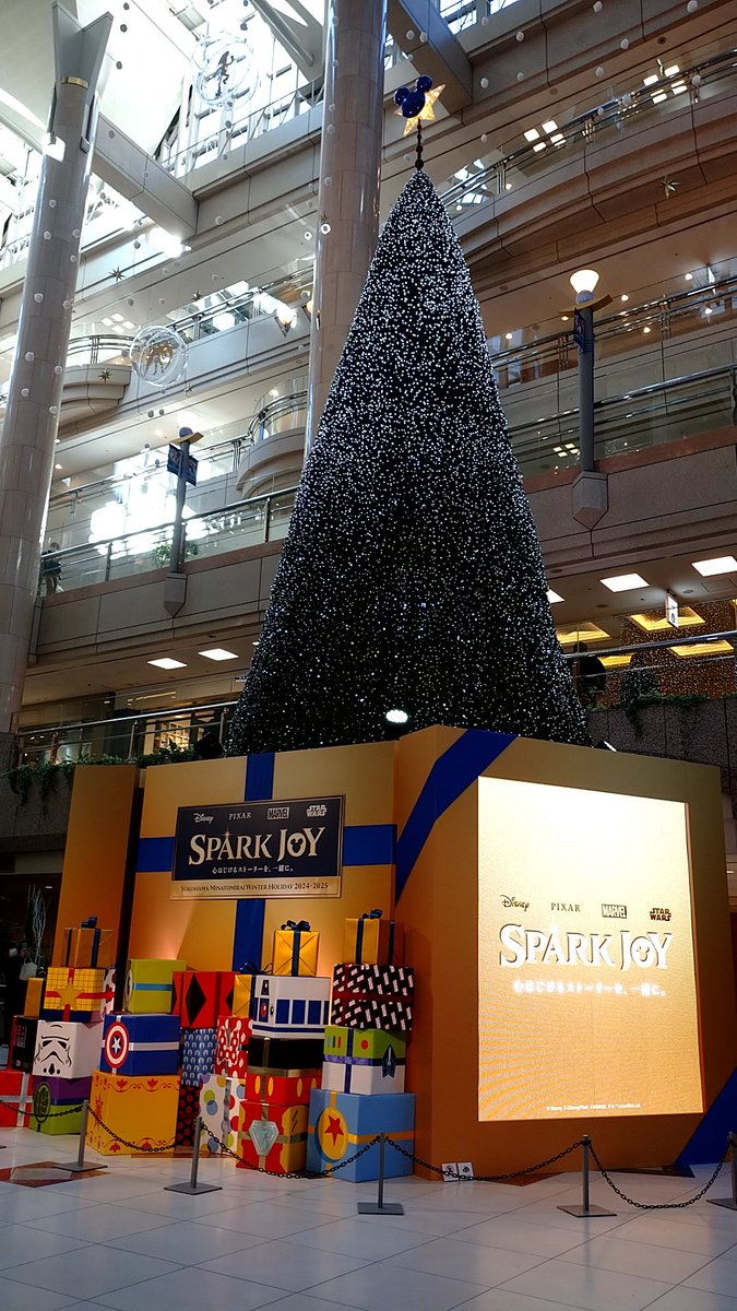 END61552606's tweet image. 大人になってもクリスマスが近づいてくると少しワクワクする🎄
#みなとみらい
#ランドマークプラザ
#SPARKJOY
#ディズニー