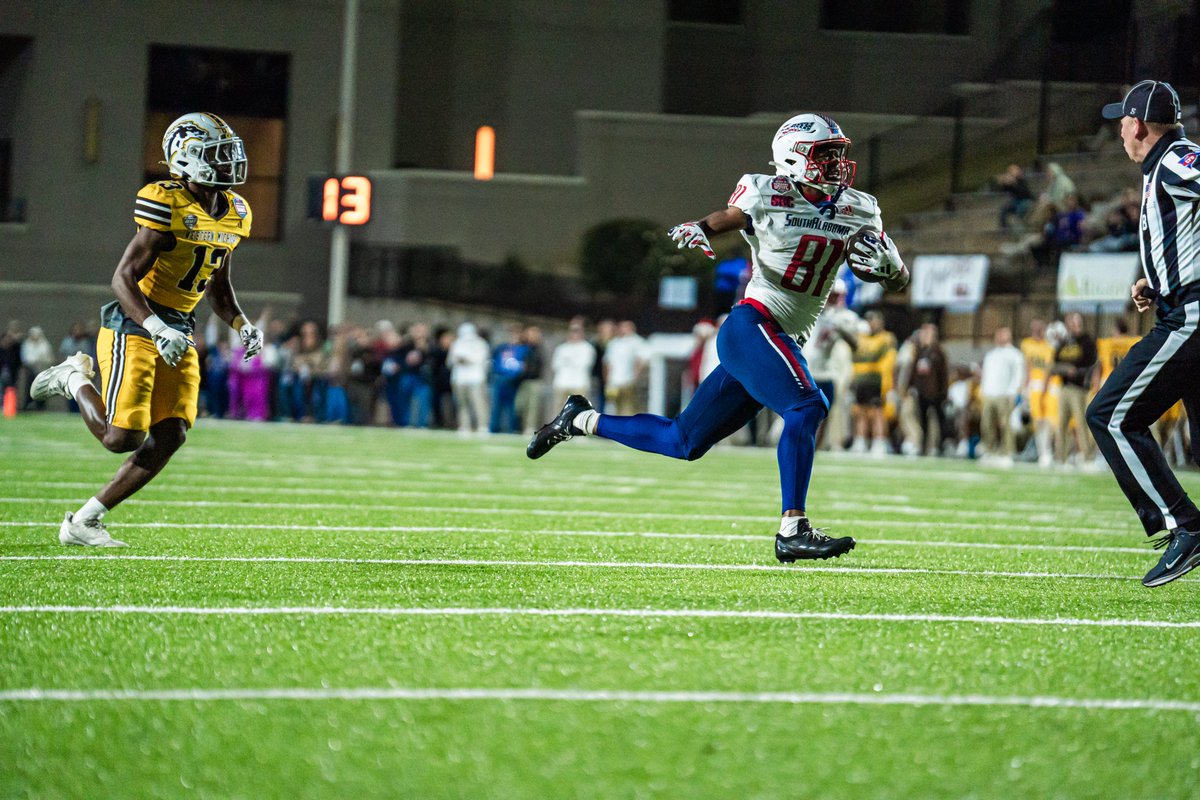 HAVE A DAY THEN, JEREMIAH 👏

6 catches 
182 yards (bowl record) 
2 TD's