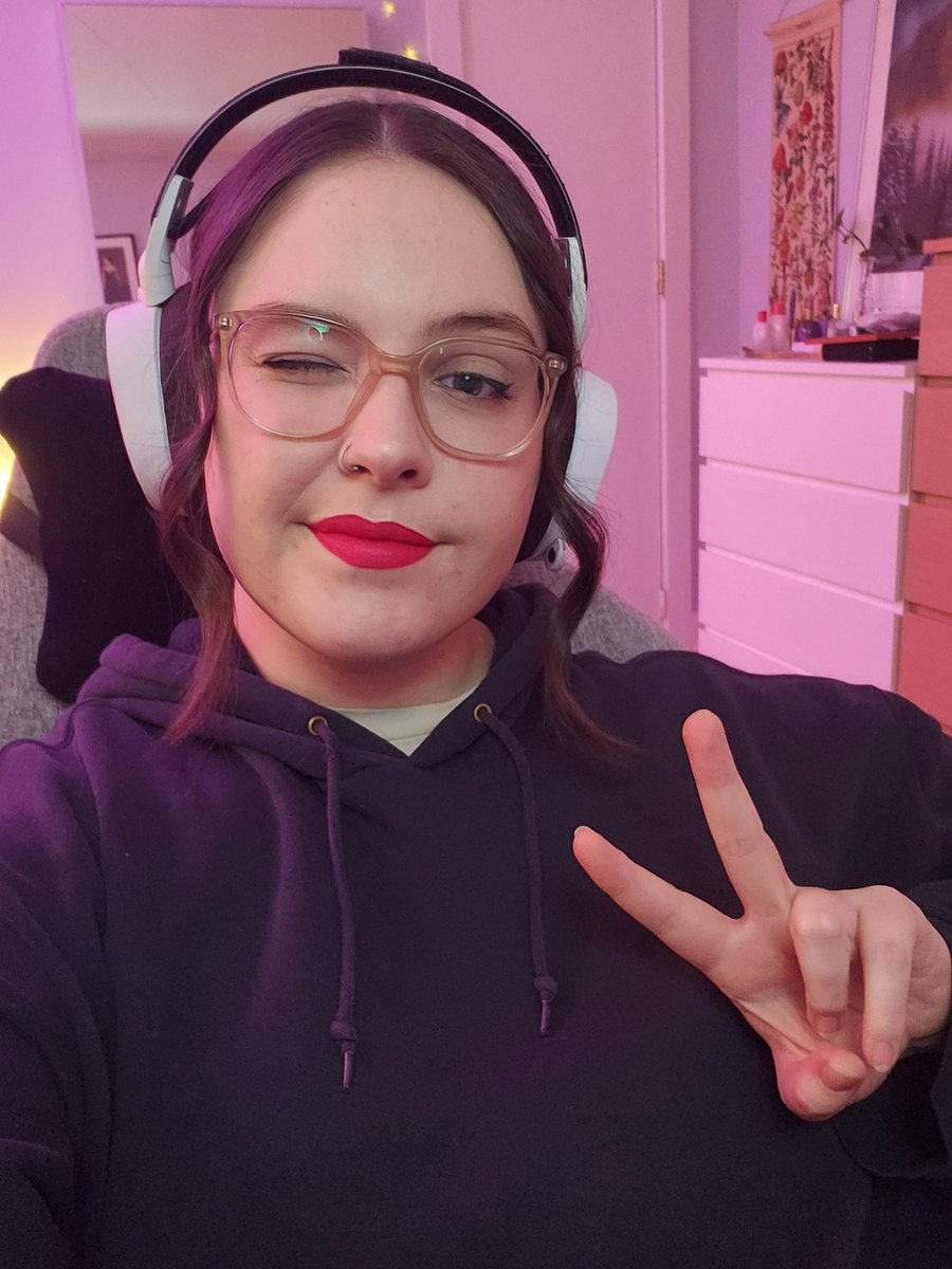 highlyhp's tweet image. wanna hang out? 🔴 live now 🔴
