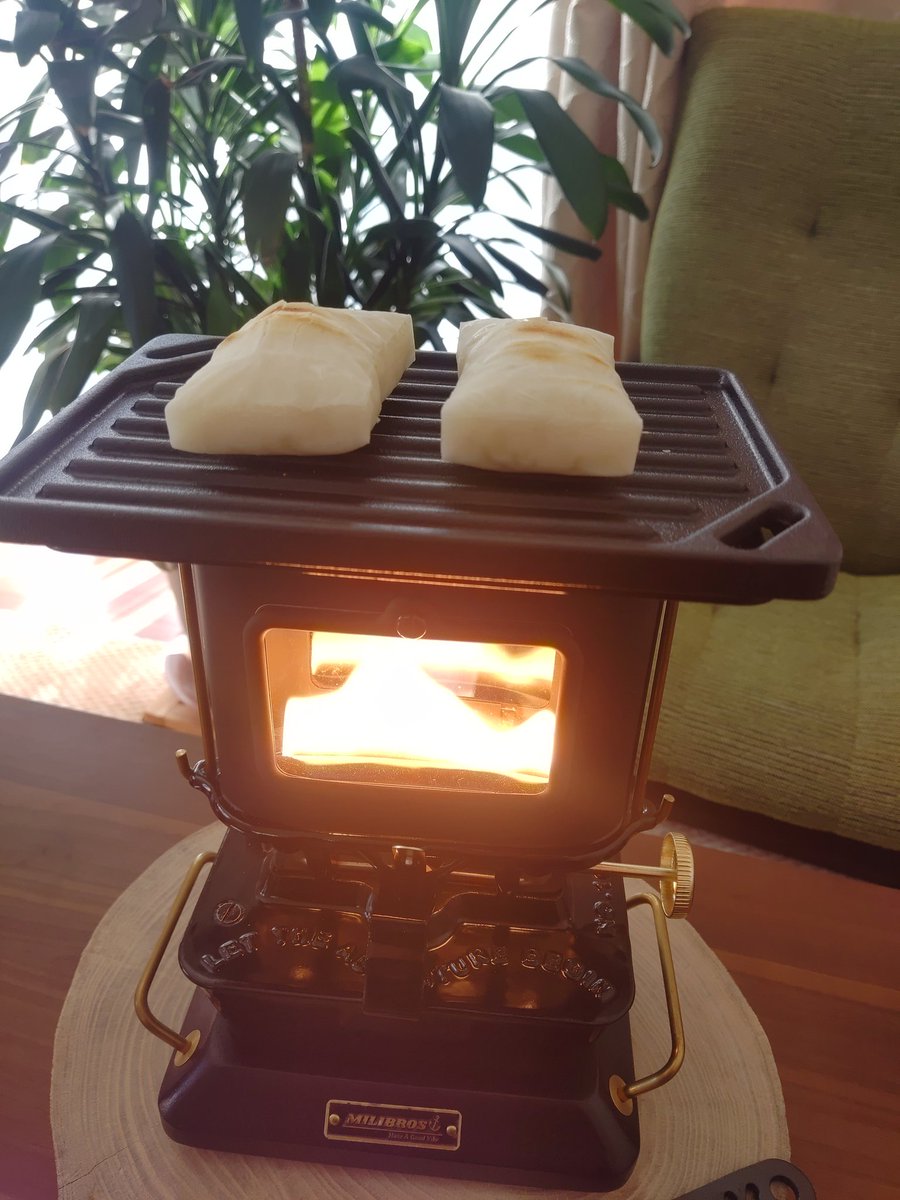 dunp97's tweet photo. #WINNERWELL  #アイロンストーブ
お湯も沸かせて 餅も焼けて 暖房にもなる
この冬から欠かせないアイテムになりました https://t.co/0GU7kvE2tD