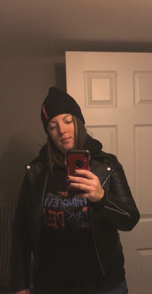 Just got my hoodie shirt from <a href="/notsoavgfangirl/">Not-So-Average-Fangirl</a> !

1. Thank you! I’ve never gotten a personal thank you for ordering something before

2. You nailed the pronunciation of my username so kudos to you

3. It arrived just before going out so you know I’m wearing it tonight! So comfy!