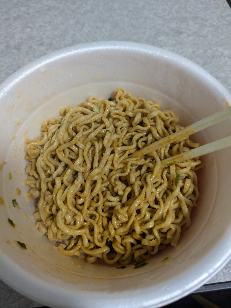 homaretomo's tweet photo. ベースフードの旨辛まぜそばが終売するので気になって食べてみました。
完全栄養食で味は薄めなので、卵、韓国海苔、ねぎ、にんにくなどを自分でトッピングしたらもっと美味しくなりそうですね☺️
#BASEFOOD
#BASEPASTA https://t.co/JPAh7nqTd5