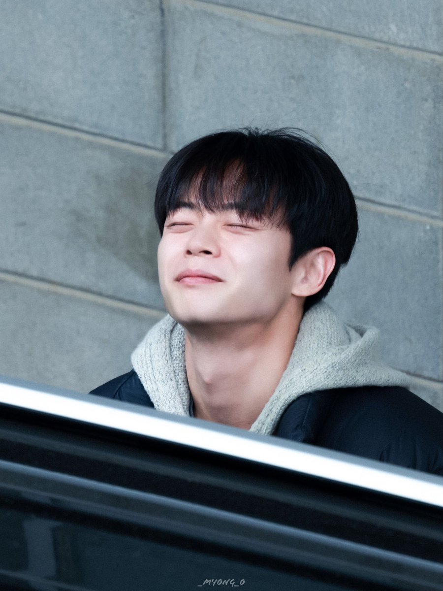 241215 라이브온 대구 #신예찬

아 졸린 아기 강쥐 진짜 너무 기여움!!!!!!!!😵

#루시 #LUCY