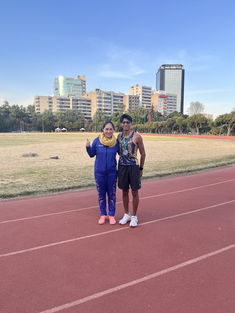 Día 1 en el Festival de Alcaldías 🏃🏾‍♂️🏃🏽‍♀️🏃🏽

Abdiel logrando el 1er lugar en salto de longitud y Ferzuli 2do lugar en 400 m con PB en la categoría Sub-20 Varonil 

Cada integrante puma dando lo mejor 🏅

Viviendo su proceso deportivo 🫶

#deporteunam #unam #atletismo #teamgarra