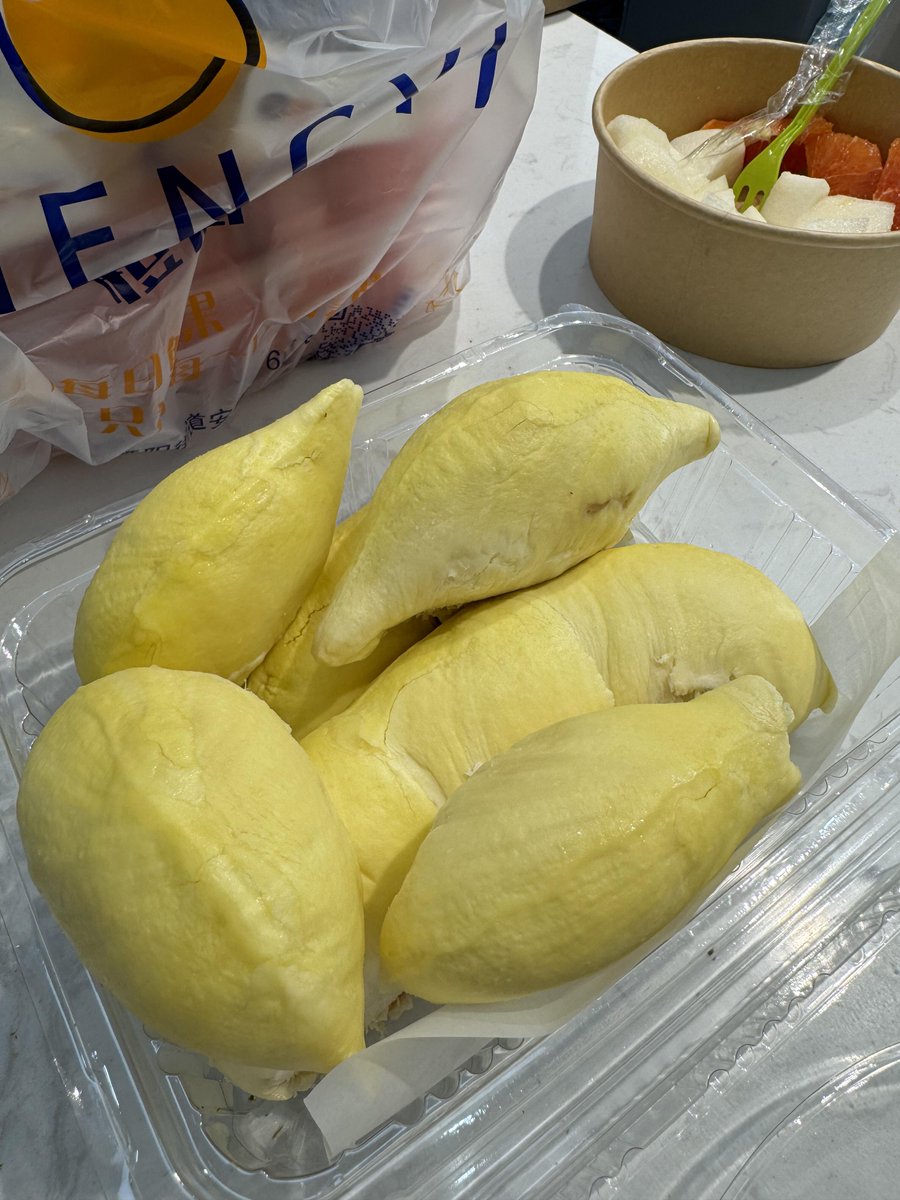 Open your heart and welcome every plump fruit, they will make your life colorful.