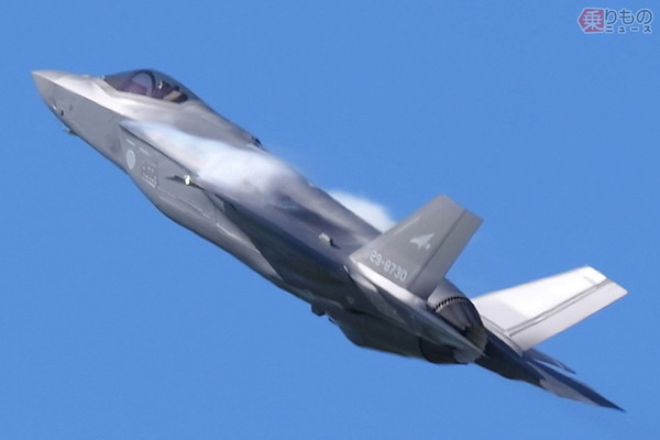 wolfwork_info's tweet photo. 302飛行隊の記事が公開されました。
今回は機動飛行とその操縦がテーマ。
F-35のフライトコントロールシステムについて、航空祭での機動飛行から見たその凄さを解説。ペダルターンについても触れています。

https://t.co/jisIgCApZ1
空自現役パイロット激白！「最新ステルス戦闘機」なぜ強い？ 知られざる秘訣とは「航空祭の飛び方見ればわかるよ」

#三沢基地 #航空自衛隊 #302飛行隊 #オジロワシ