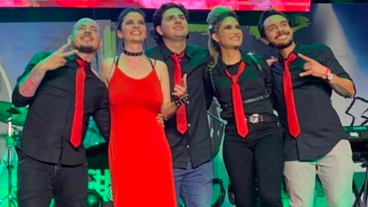 Martín Figueroa (@martifigueroa_1) on Twitter photo Después de este concierto, Juan se irá a ser el director musical de la nueva sede de Chía. 🔜
Juan llegó a relevar al gran <a href="/_MasterOne/">Master One</a> y desde entonces me acompañó en un proceso de casi tres años, constituido de tres formaciones maravillosas. 🎸
… Después de este concierto, Juan se irá a ser el director musical de la nueva sede de Chía. 🔜
Juan llegó a relevar al gran <a href="/_MasterOne/">Master One</a> y desde entonces me acompañó en un proceso de casi tres años, constituido de tres formaciones maravillosas. 🎸
…