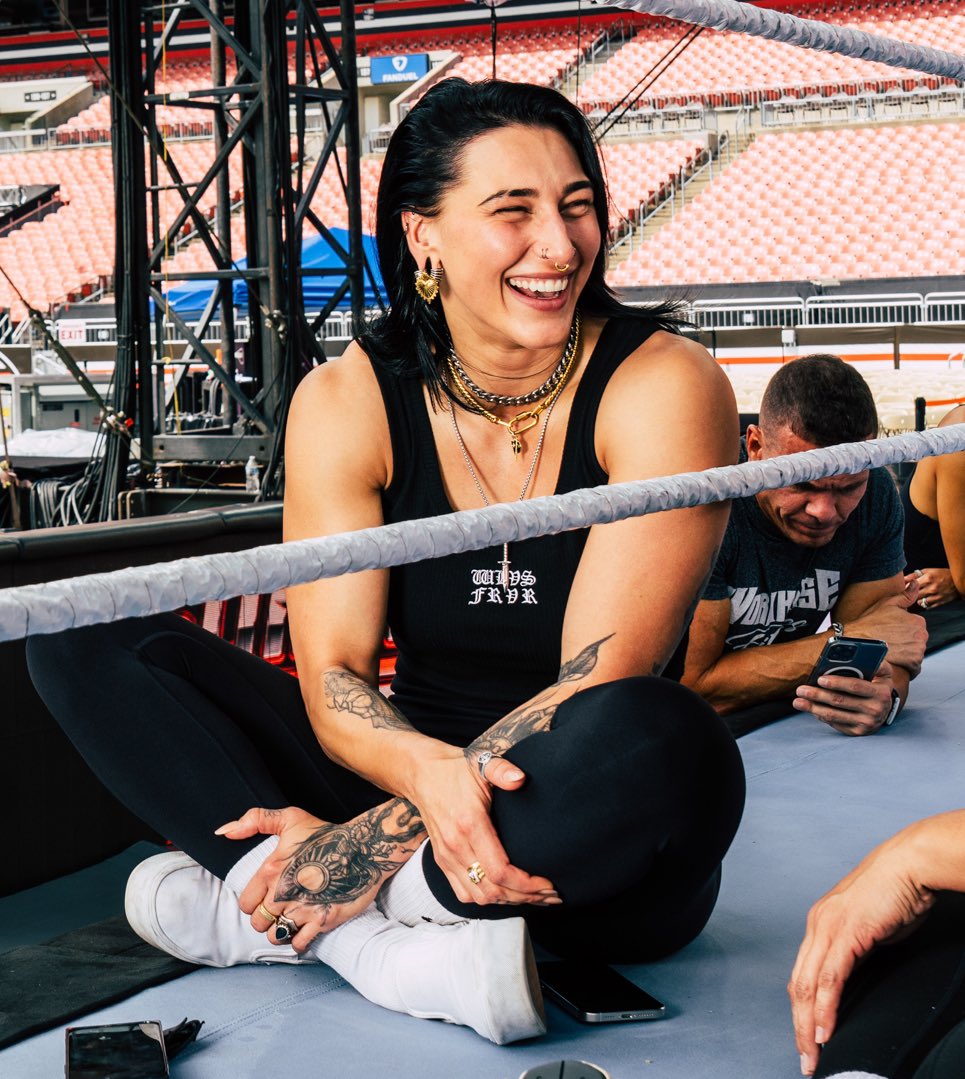 AHEART0FSTONE's tweet photo. she really means so much to me. 🥹 https://t.co/ACtDJRqdvC