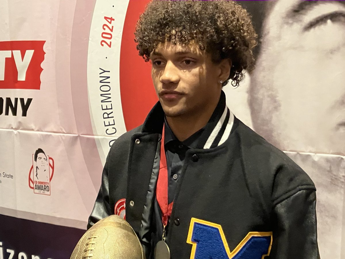 EpicSportsTV's tweet photo. Congratulations to ALL the winners today at the @AZGridironClub #EdDoherty Awards including the 5 finalists! ποΈπππ₯
π @DezmenRoebuck
GFF: @samaya_jenkins & @Katelynrjewell
Finalists: @TaitReynoldsQC @JaxonKnutson7 @Jimmyleon_1 @wyatthorton_2
βͺ https://t.co/48qQiLV1c2 https://t.co/A9dCIkEAUs