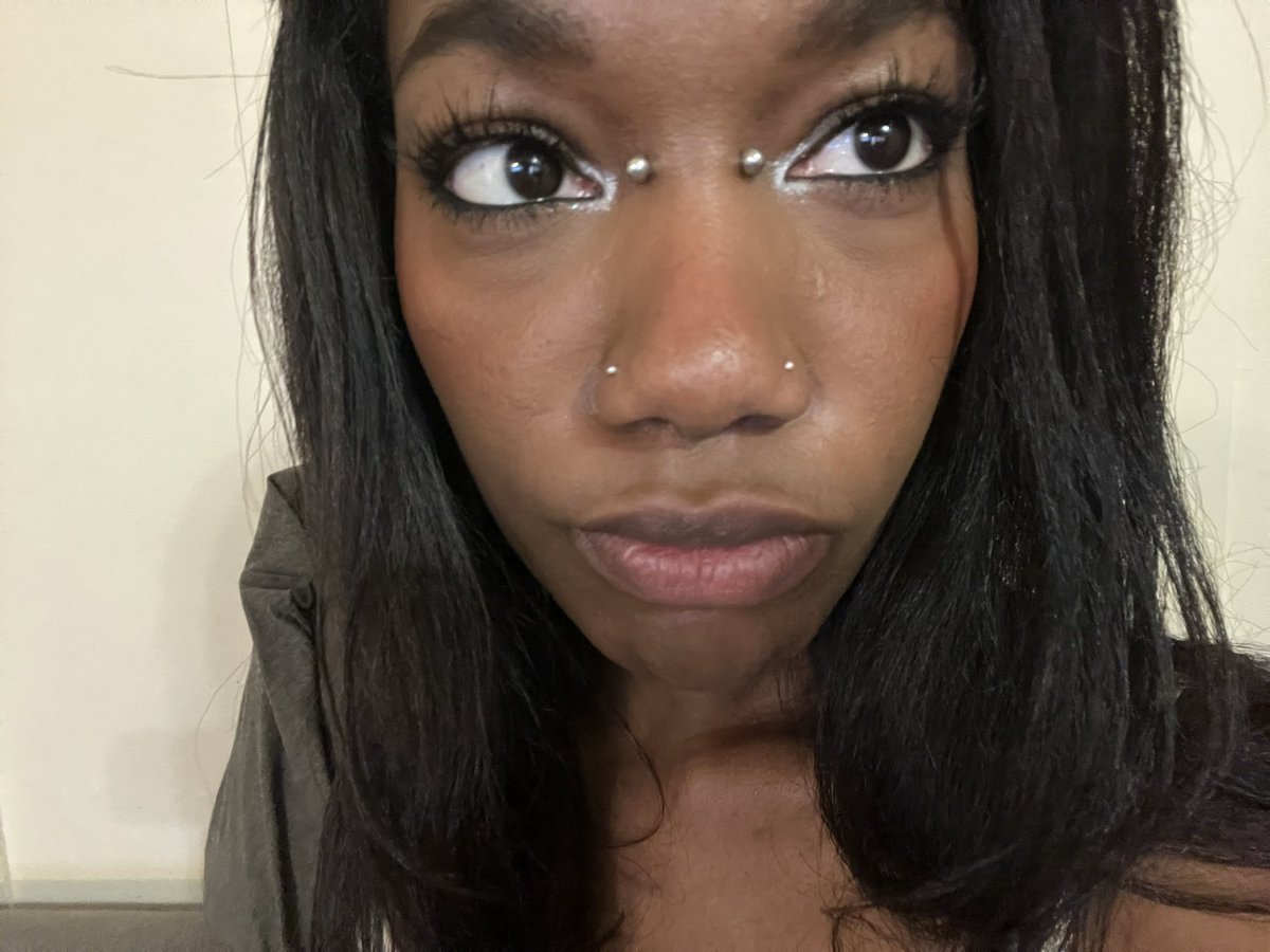 nauticalorie's tweet image. ill start posting my body when im skinny... yall get selfies for now ☠️