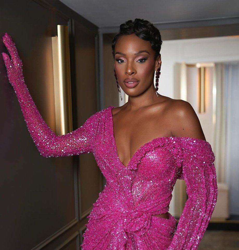 instantx_off's tweet image. À 34 ans, Angélique Angarni Filopon, élue Miss Martinique 2024, devient Miss France 2025.  #MissFrance #MissFrance2025
