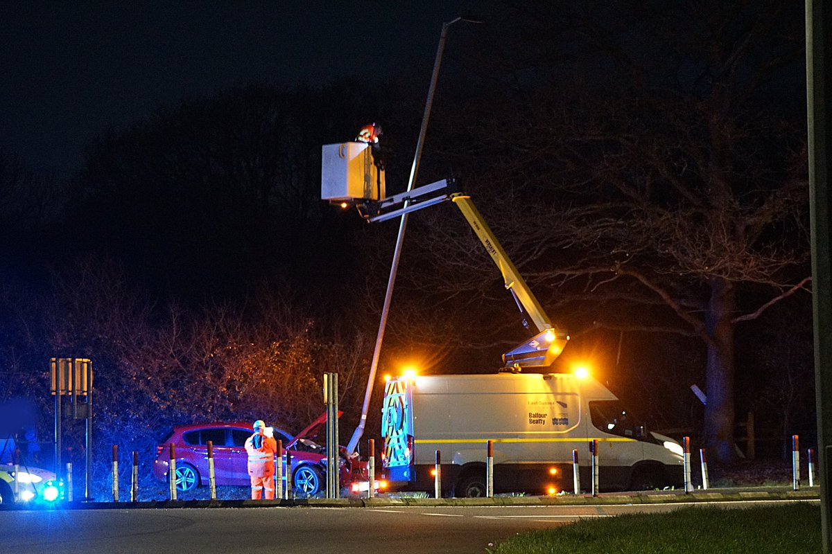 EchoDan11's tweet image. #Hailsham #A22 northbound at diplocks roundabout -  rtc  car vs lamppost - police and highways on scene - no injuries - @SussexTW @HailshamNews @brightonargus @EastSussexNews