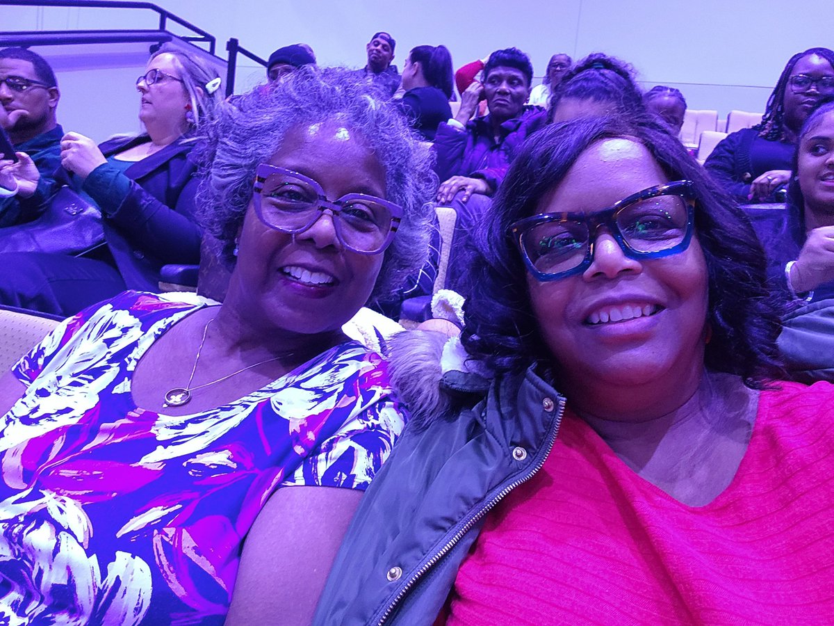 vrcswope's tweet image. V Renee Cummings and I are attending #thewonderofchristmas at #citygate. I think this is our third time attending #CityGate's annual Christmas production. Thanks Caty Wilson for inviting us every year.