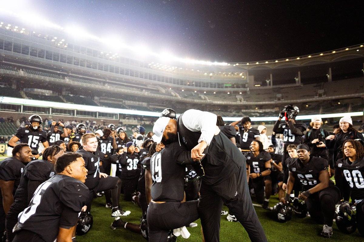 VaughnVisuals tweet media