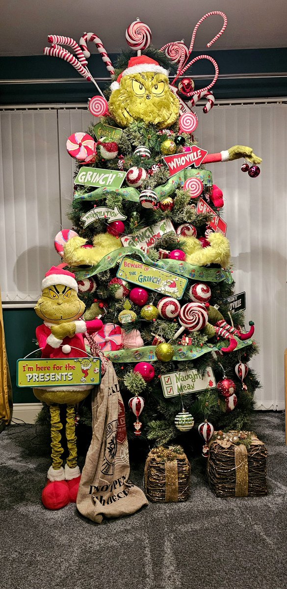 My Grinch inspired Xmas Tree for this year 😊🎅